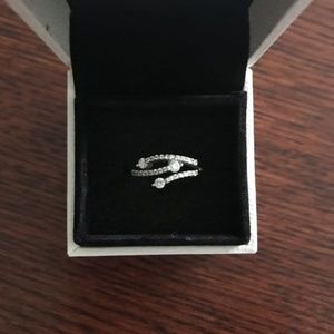 Diamond 14k white gold ring